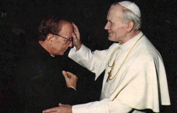 Fr-Maciel-and-pope-John-Paul-the-second